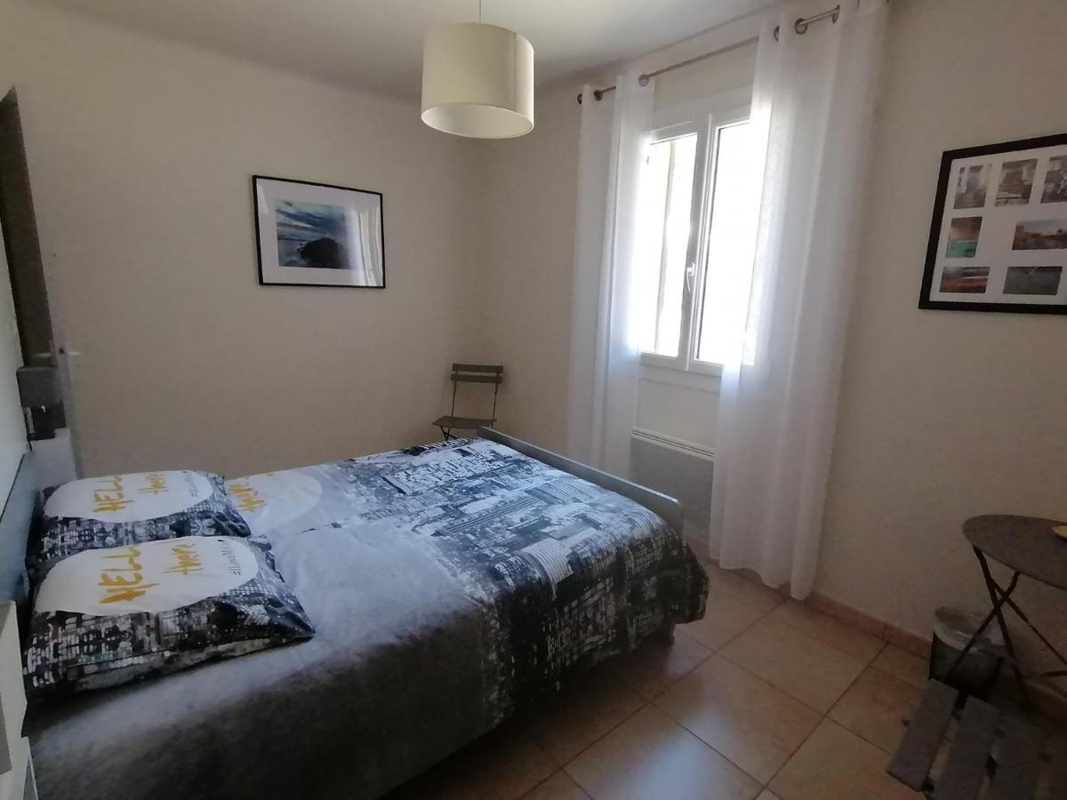 Chez Titi Apartment Mornas Luaran gambar