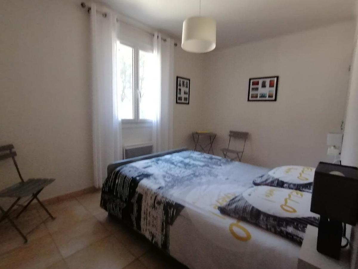 Chez Titi Apartment Mornas Luaran gambar